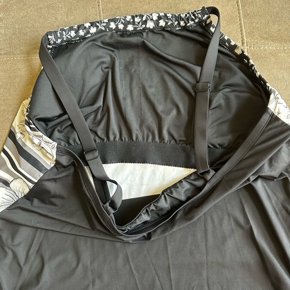 Beach House Black and White Floral Tank Top - Picture 8 of 8